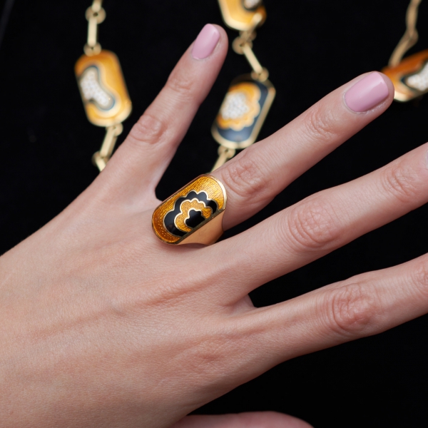 Lot 807 Bvlgari enamel ring