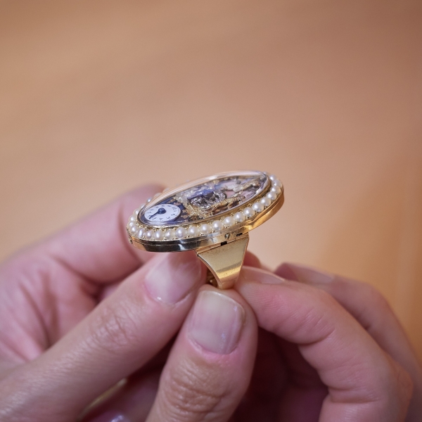 Ring watch
