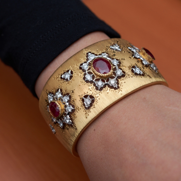 Lot 817 bangle by Mario Buccellati