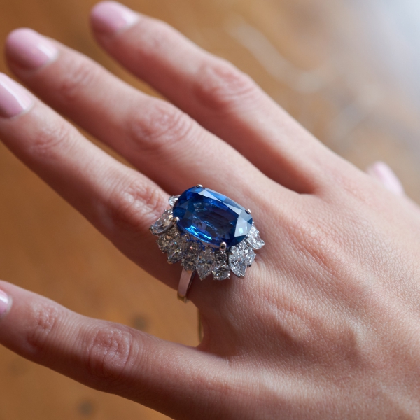 Lot 868 Bulgari sapphire diamond ring