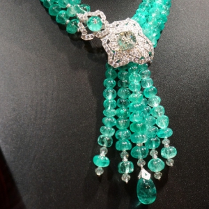 necklace-diamonds-and-emerald-beads