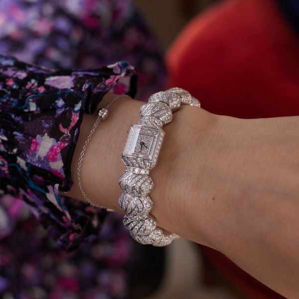 Myst de Cartier at the Watches & Wonders 2026. The white gold version offers a monochrome aesthetic with 986 brilliant-cut diamonds (9.17 ct).