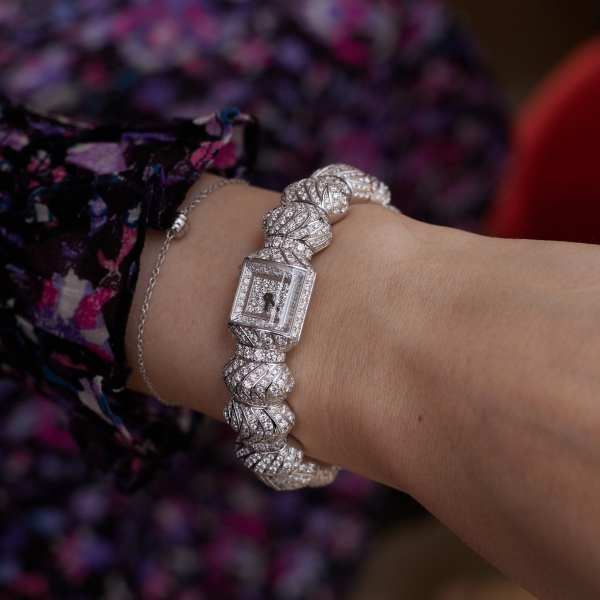 Myst de Cartier at the Watches & Wonders 2026. The white gold version offers a monochrome aesthetic with 986 brilliant-cut diamonds (9.17 ct).