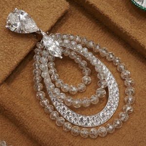 High Jewellery diamond earring