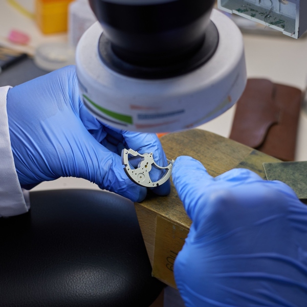 Workstations at the Ferdinand Berthoud Manufacture - bridge beveling and polishing