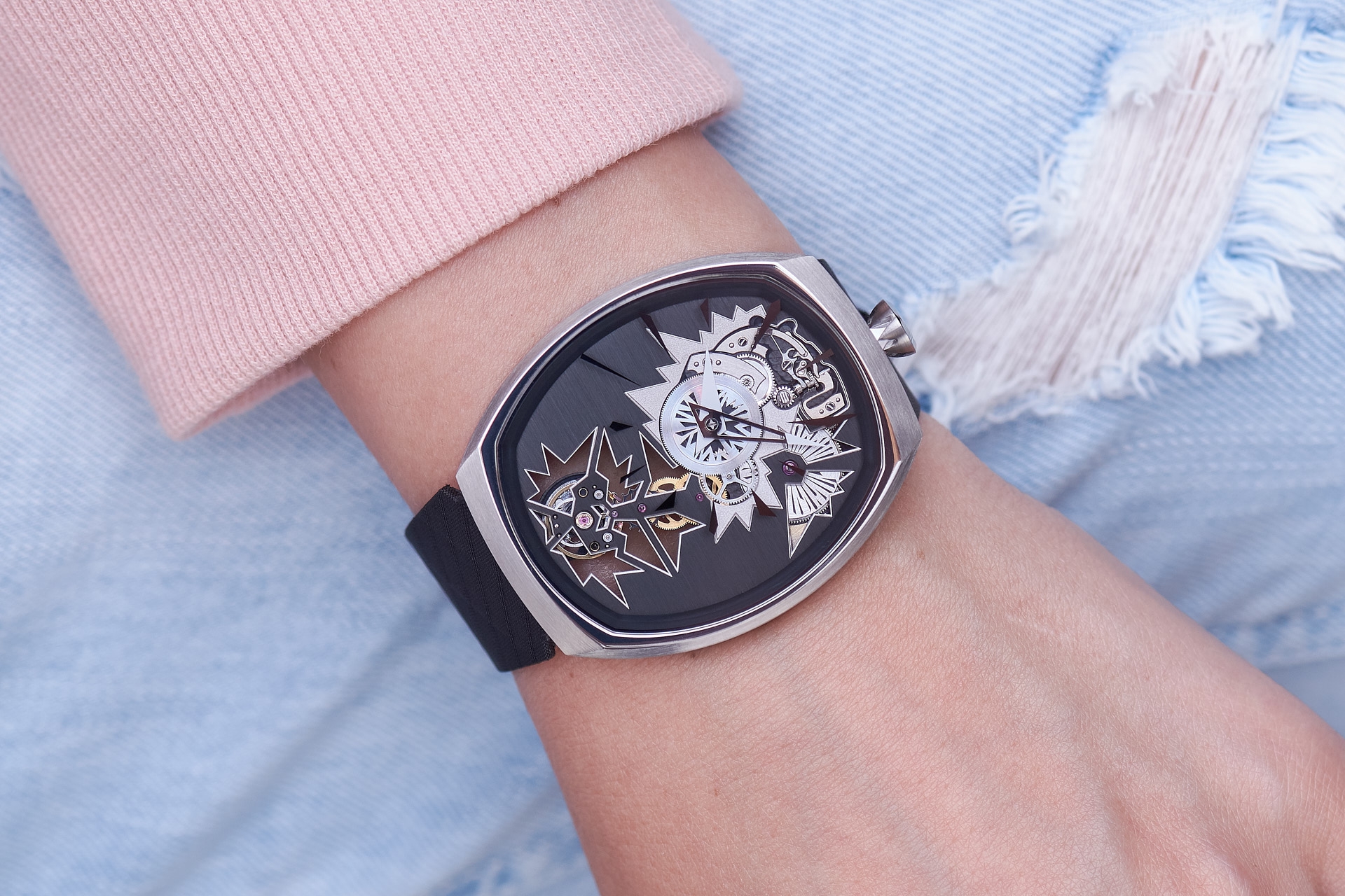 mechanical_entropy_silver_wristshot-4_fiona_kruger_chaos_watch