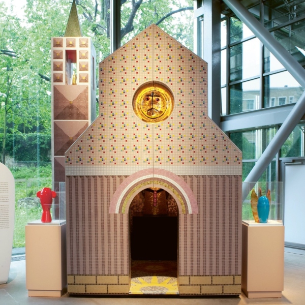 Alessandro-Mendini-Petite-Cathedrale-2002_Copyright-photographe-©-Ambroise-Tezenas-Artiste-©-Alessandro-Mendini_Rights-until-October-1st-2026_result