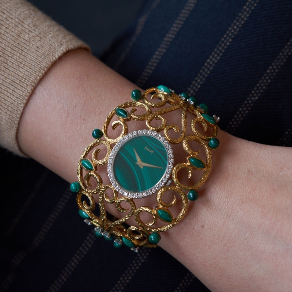 Lots 236 Piaget Manchette 18k yellow gold, diamond set