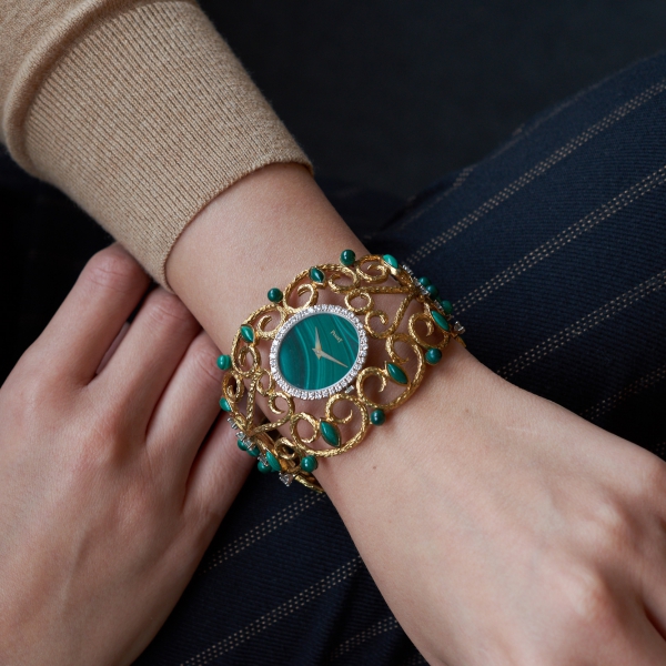 Lots 236 Piaget Manchette 18k yellow gold, diamond set
