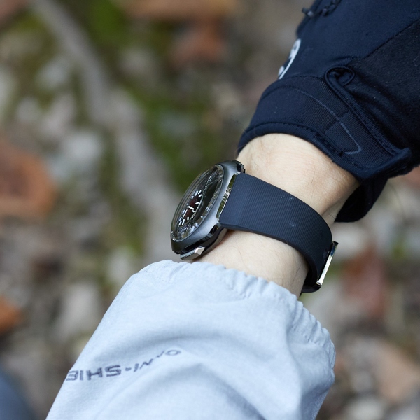 H. Moser and Cie. Off Grid in black