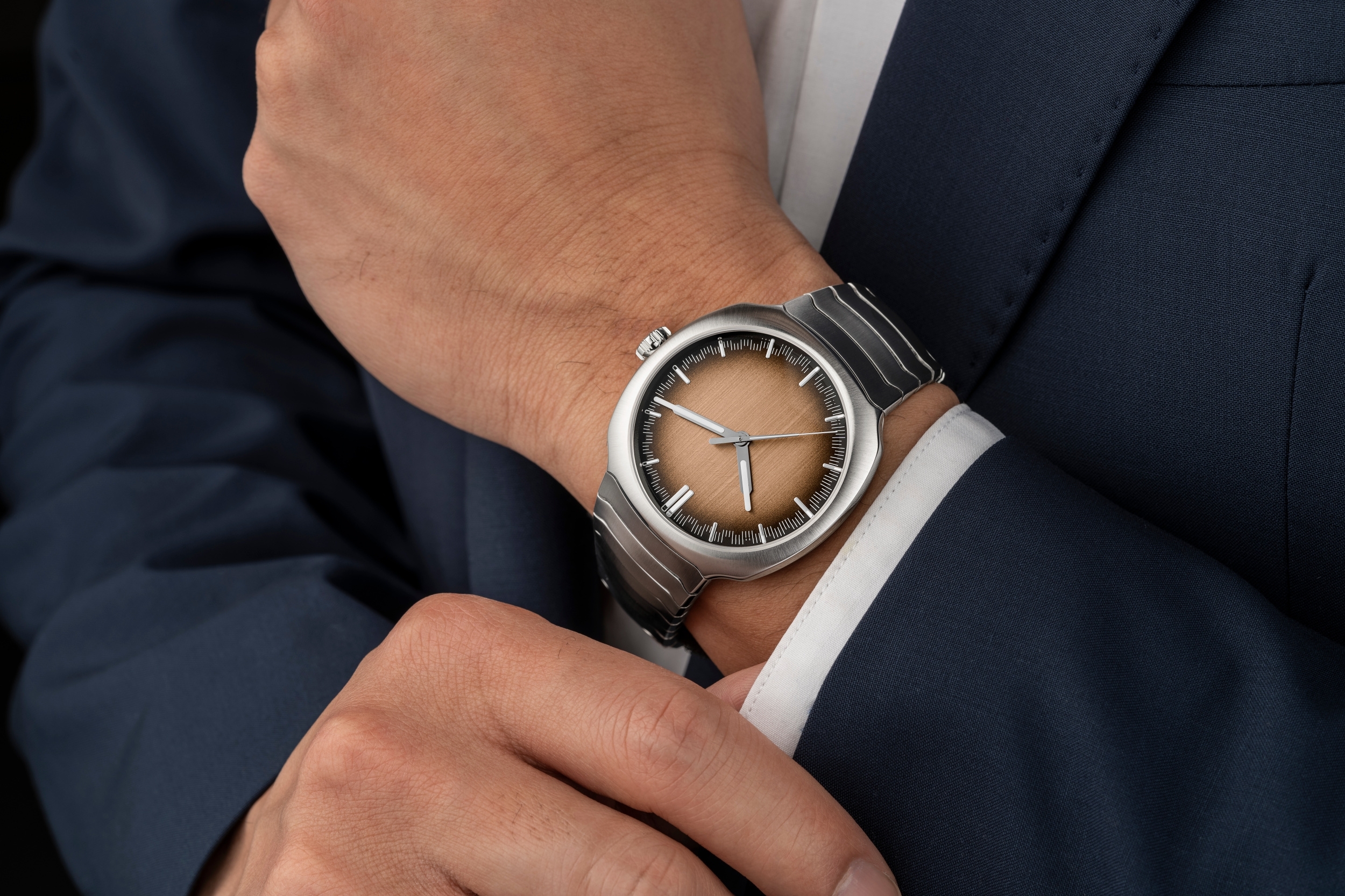 H. Moser & Cie.  Streamliner Centre Seconds Smoked Salmon