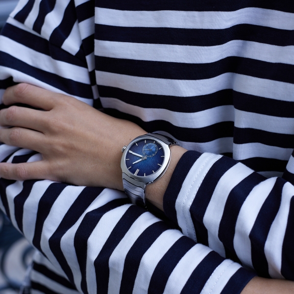 H. Moser & Cie Streamliner Small Seconds Blue Enamel