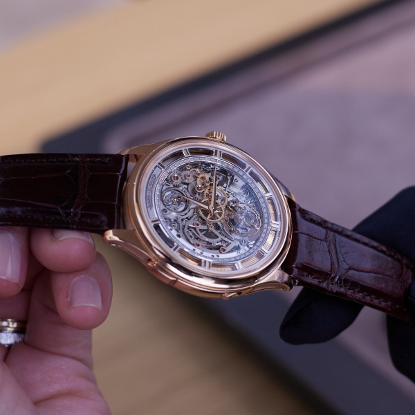 Driven by Calibre 362, the new Master Hybris Mechanica Ultra Thin Minute Repeater Tourbillon features an ultra-slim 5 mm automatic movement combined with a minute repeater and a flying tourbillon.