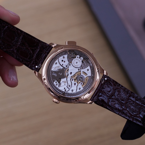 Driven by Calibre 362, the new Master Hybris Mechanica Ultra Thin Minute Repeater Tourbillon features an ultra-slim 5 mm automatic movement combined with a minute repeater and a flying tourbillon.