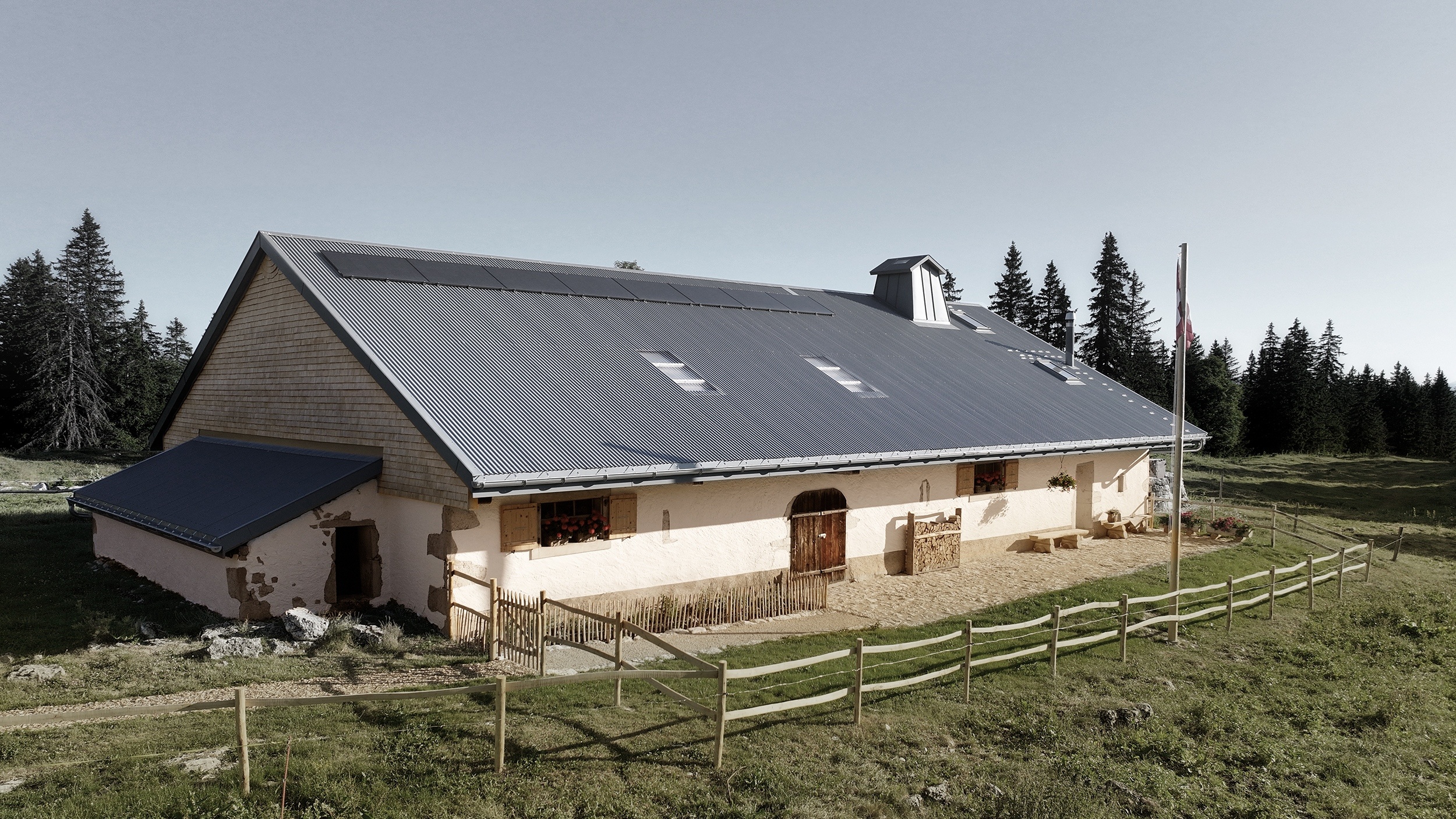 2025-lechalet-photo-01-16-9-srgb