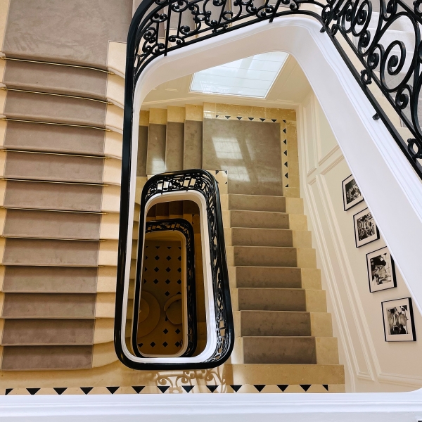 La Galerie Dior, staircase