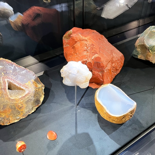 Stones as cameo and intaglio materials