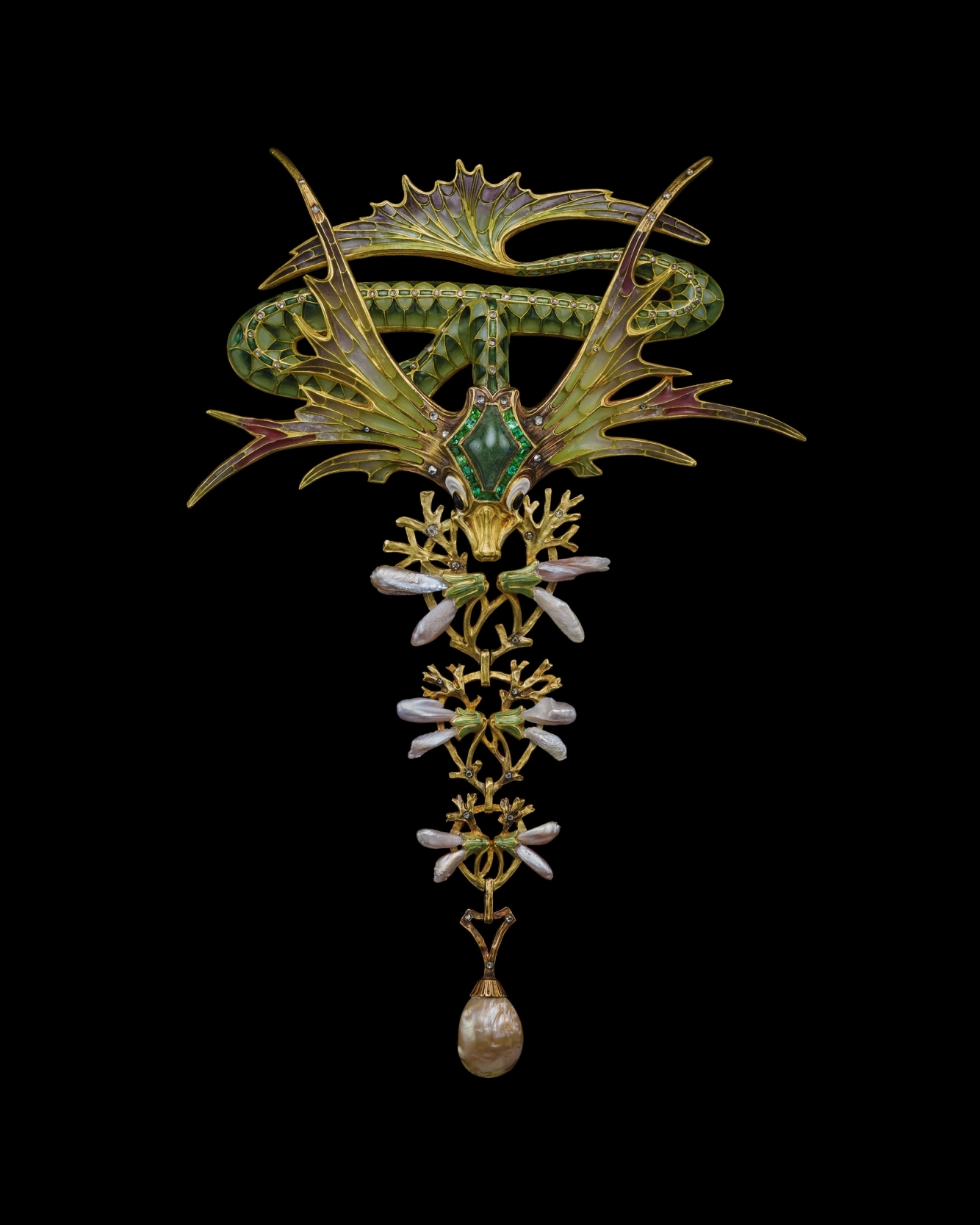 Georges-Fouquet-Serpent-de-mer-ailé-ornement-de-corsage-1902-or-émail-émeraudes-perles.-Tokyo-Collection-Albion-Art.-Photo-Tsuneharu-Doi-©-Albion-Art_result