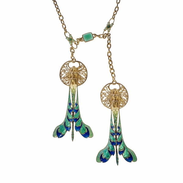 R-Lalique-collier-avec-pendentifs-Femme-Papillon-v-1897-1899-or-émail-verre-platine.-Musée-Lalique-c-Studio-Y-Langl-2048x2048-1