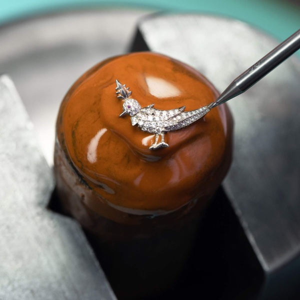 Bird-on-the-Rock-Grain-setting.01-@Tiffany-Co_result