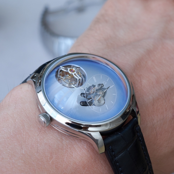 Endeavour Cylindrical Tourbillon H. Moser × MB&F, ice blue fumé dial