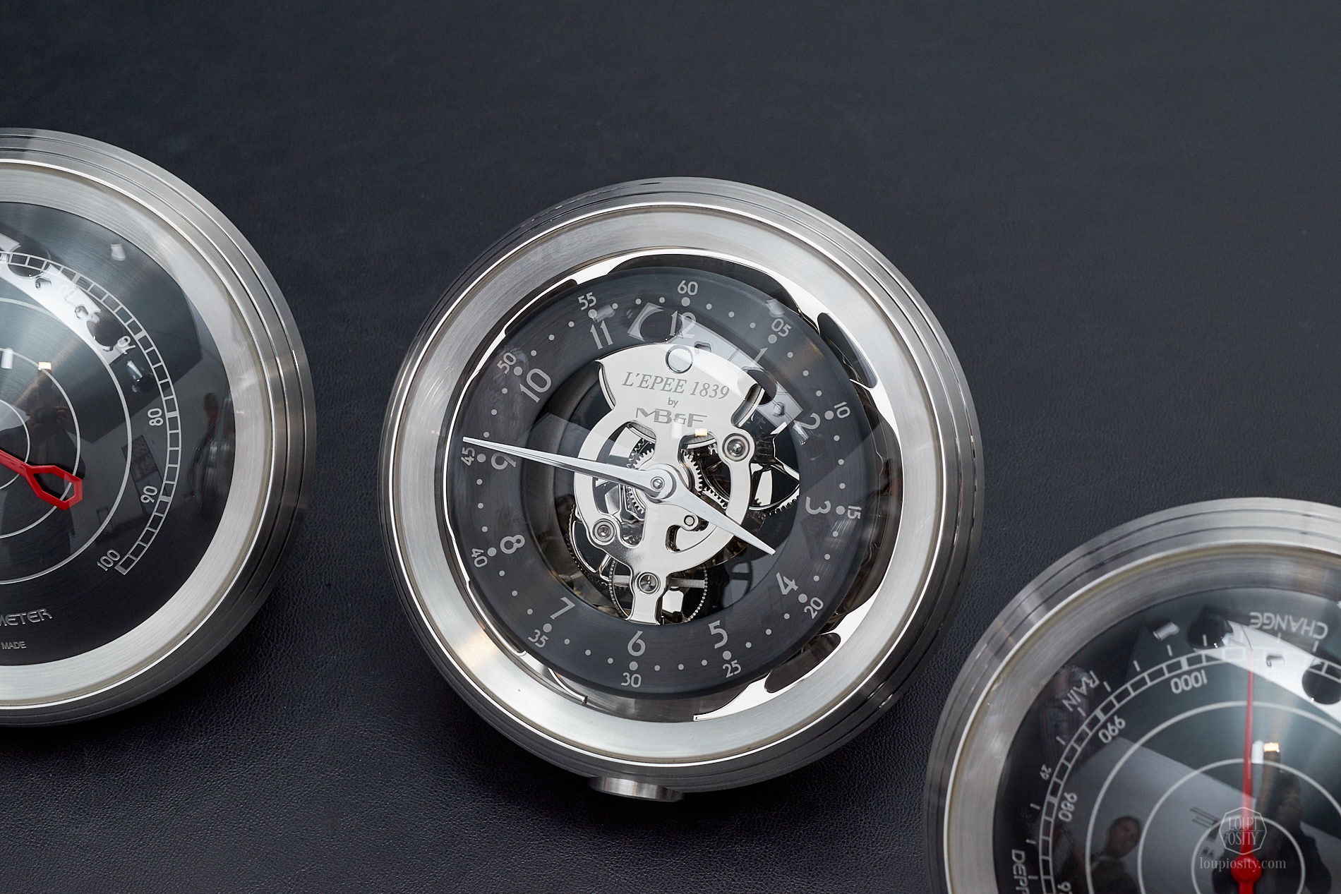 Three elements out of the five: the hygrometer, the clock and the barometer