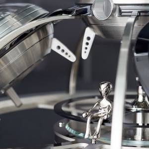 Ross on the observation ring - MB&F and L\'Epée - The Fifth Element