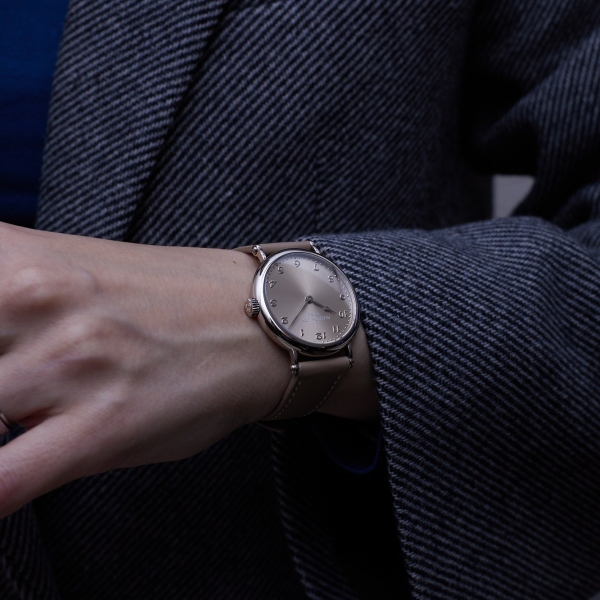 Patek Philippe Calatrava Reference 7200/50G-001 features a sand-beige sunburst dial with a matching calfskin strap at the Watches and Wonders 2026