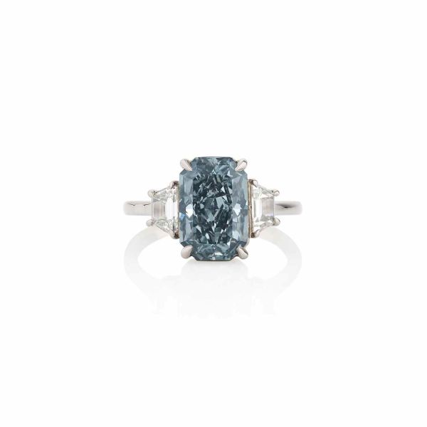 Fancy-Dark-Grey-Blue-diamond-ring_result