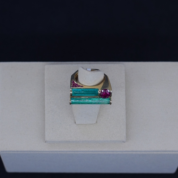 Ring with two blue indicolite tourmaline