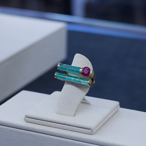 Ring with two blue indicolite tourmaline