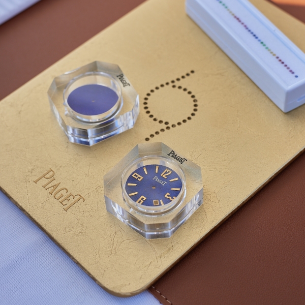 Station for gem-setting and semi-precious dials