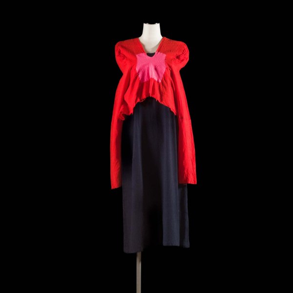 002_Piasa_Comme-des-Garcons_Metamorphosis_AW_1994_c-Simon-Narita_result