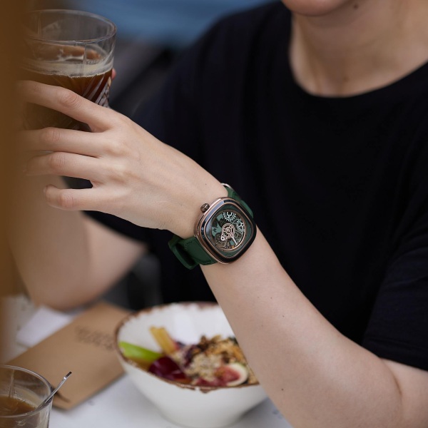 SEVENFRIDAY SF-T2/07 ’T-Riley’