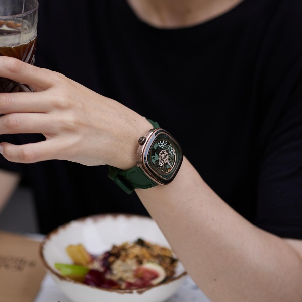 SEVENFRIDAY SF-T2/07 ’T-Riley’