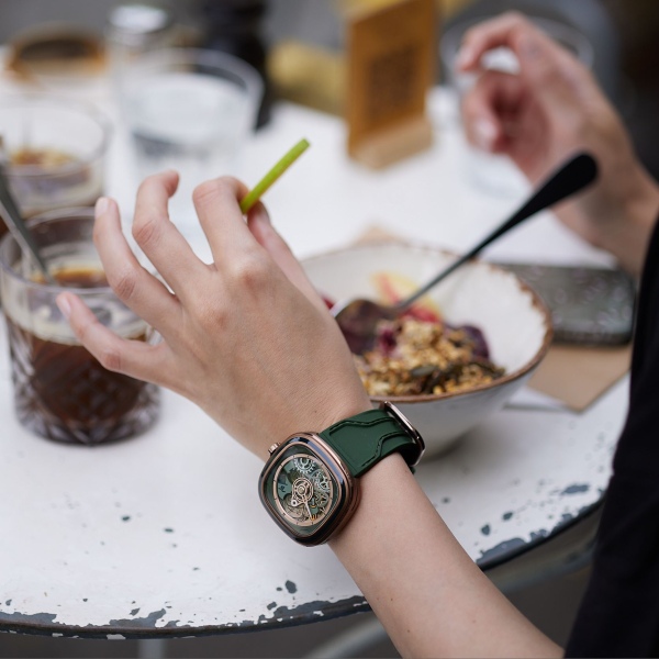 SEVENFRIDAY SF-T2/07 ’T-Riley’