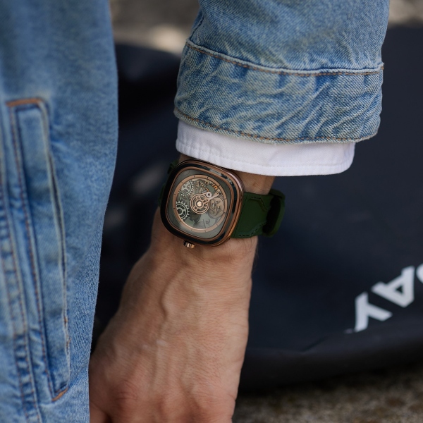 SEVENFRIDAY SF-T2/07 ’T-Riley’