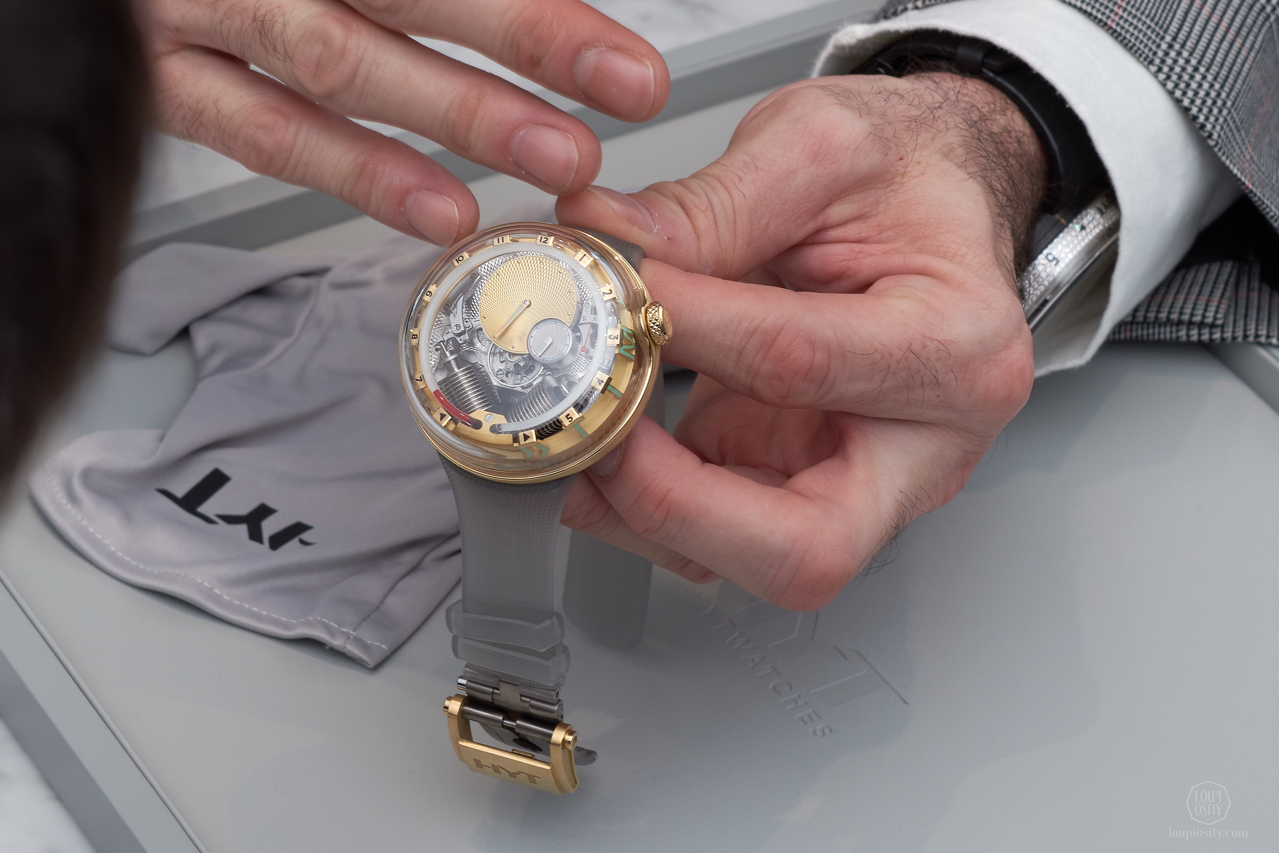 HYT H²0 »The Time Is Fluid«