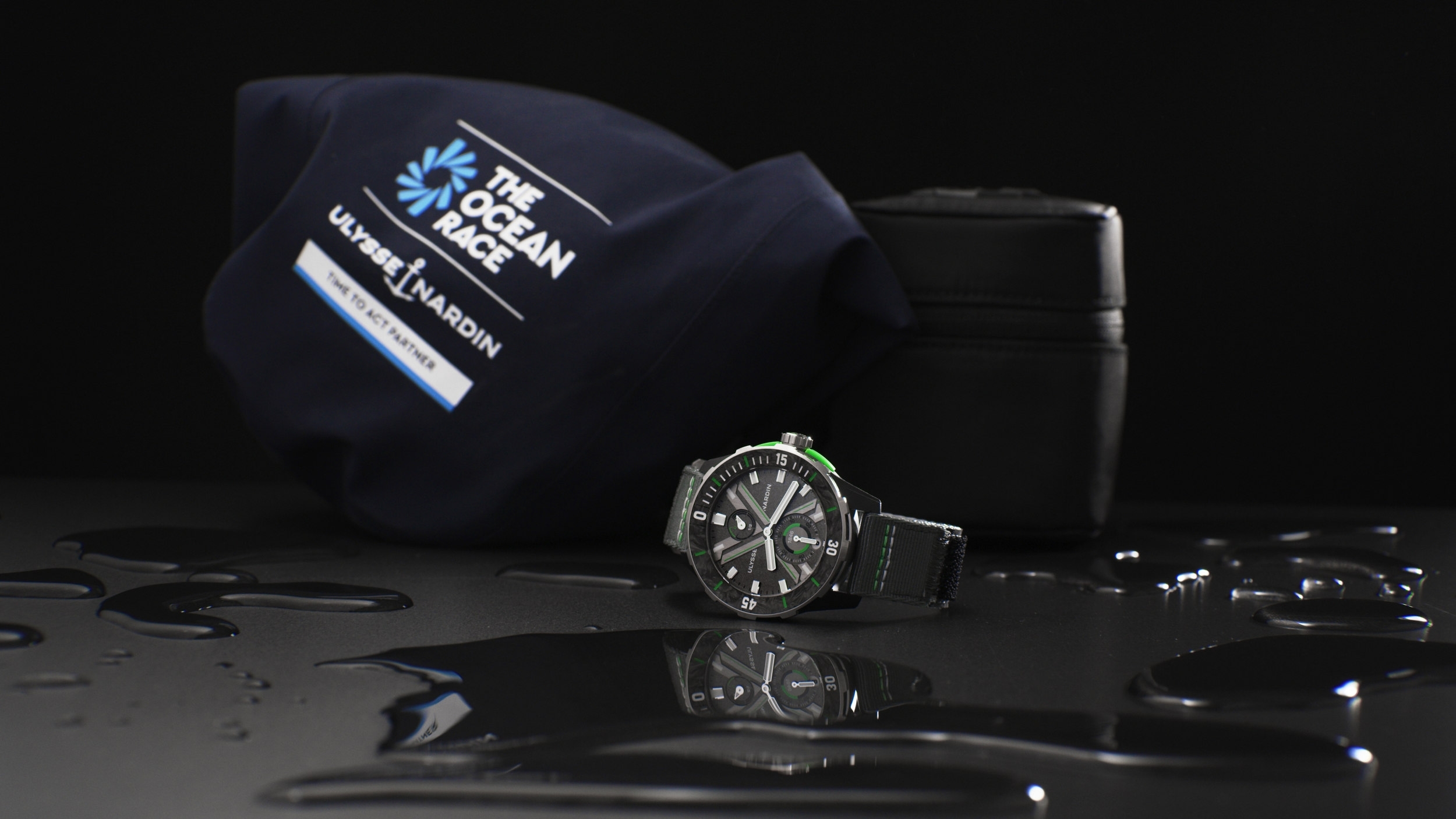 Original-JPG-Ulysse-Nardin_Diver-The-Ocean-Race_Dry-Bag_result