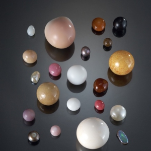 10-_a_selection_of_natural_pearls_from_the_qatar_museums_authority_collection__creutz