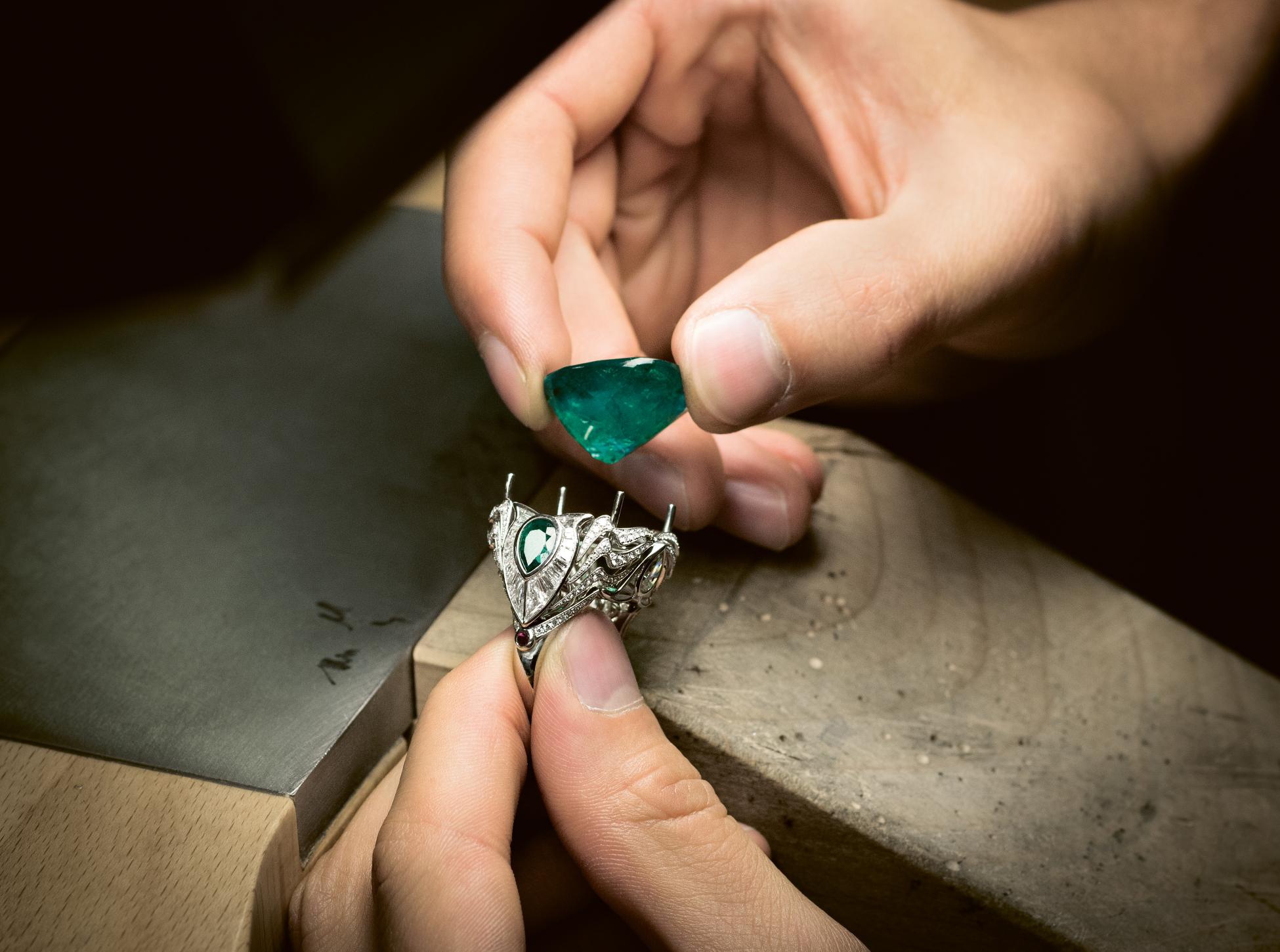 Gübelin Jewellery Atelier bespoke emerald ring