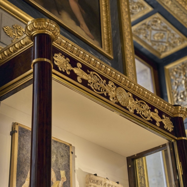 Jacob-Desmalter-display-case-detail-Homo-Faber-Le-Louvre_result