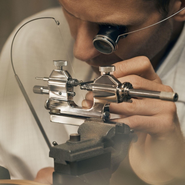 Vacheron-Constantin_Watch_Restoration_Savoir-Faire-©Vkronental-18_result