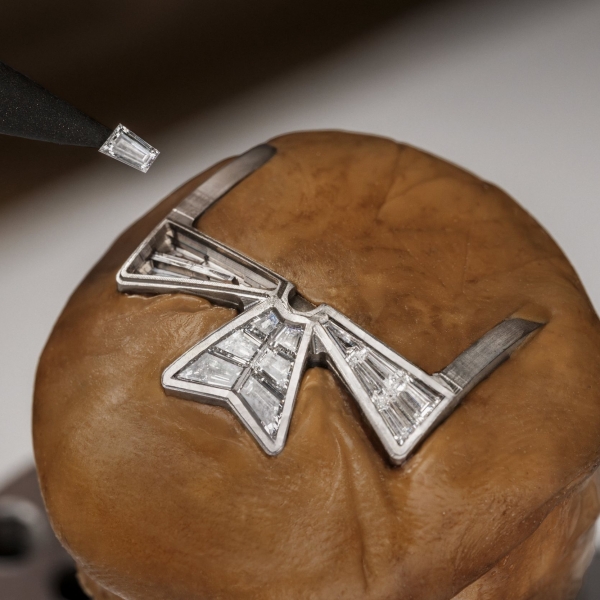 VAC_Overseas_tourb_buckle_stone_setting_result