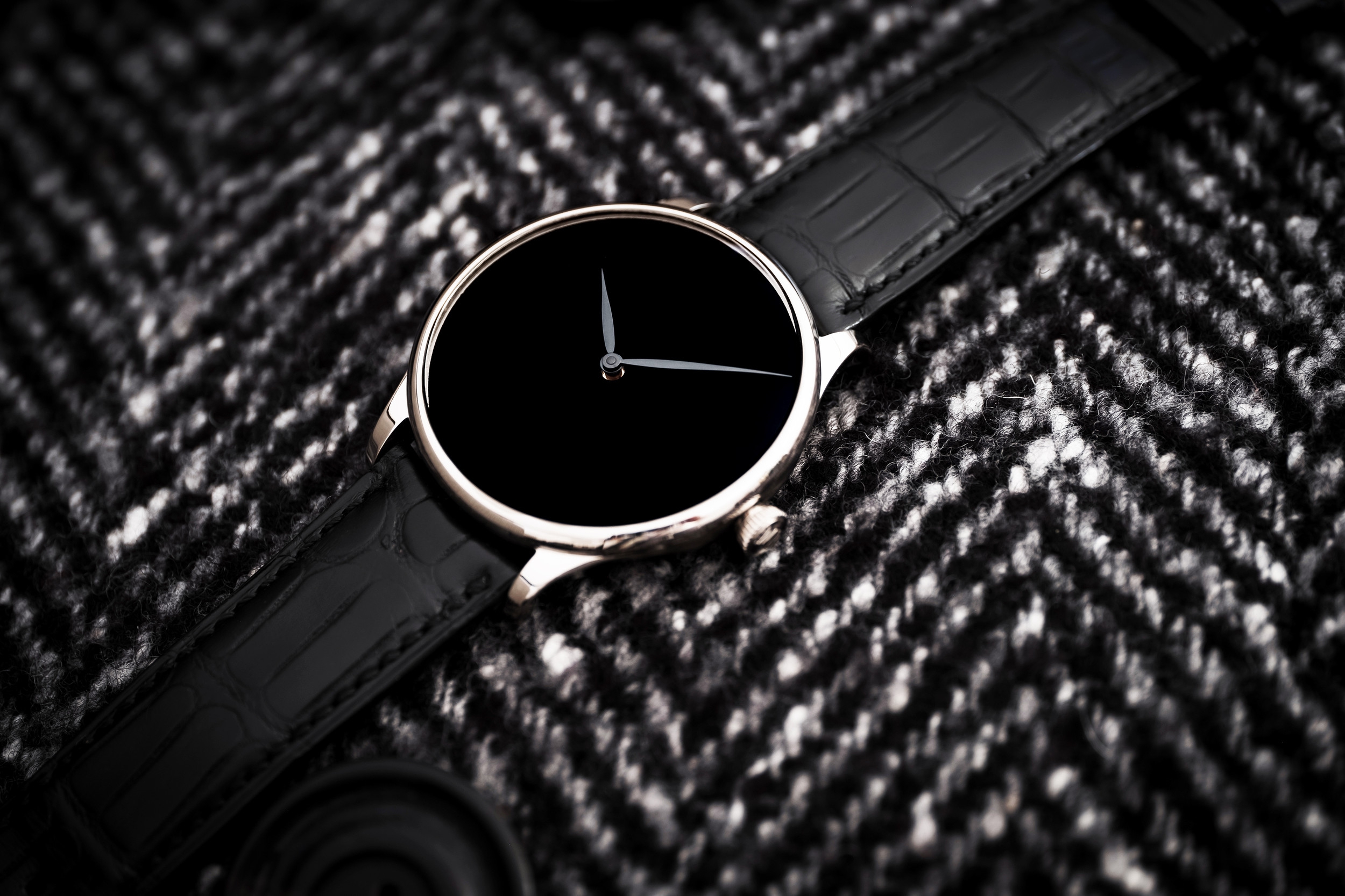 H. Moser & Cie - Venturer VANTABLACK® Black Hands