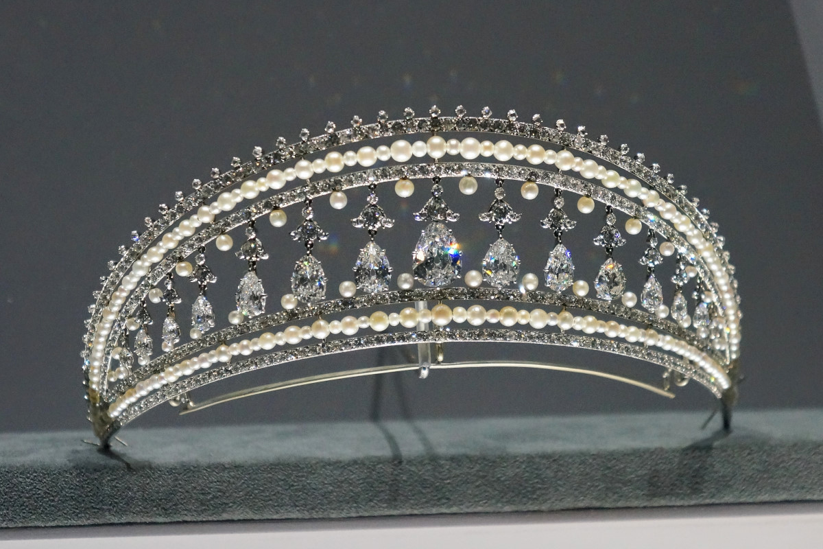 the cartier bracelet tiara